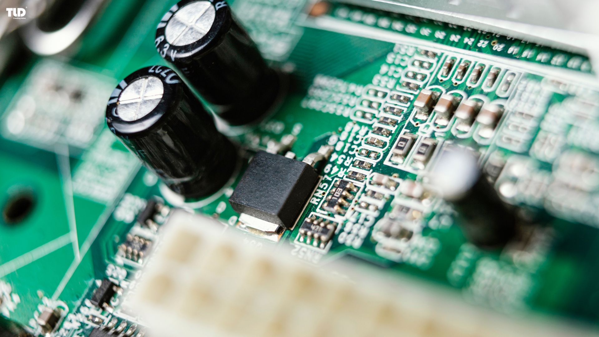 Electronic device housings using flame-retardant and conductive plastic compounds to ensure safety and component protection