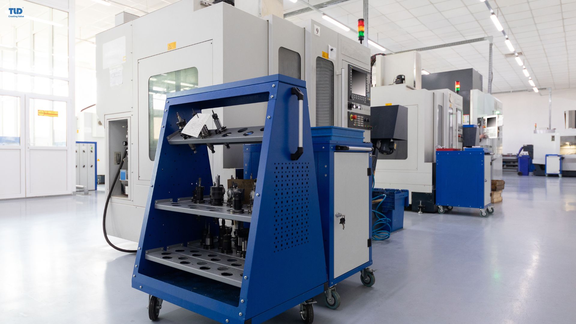 Injection molding machine used for high-precision plastic part production