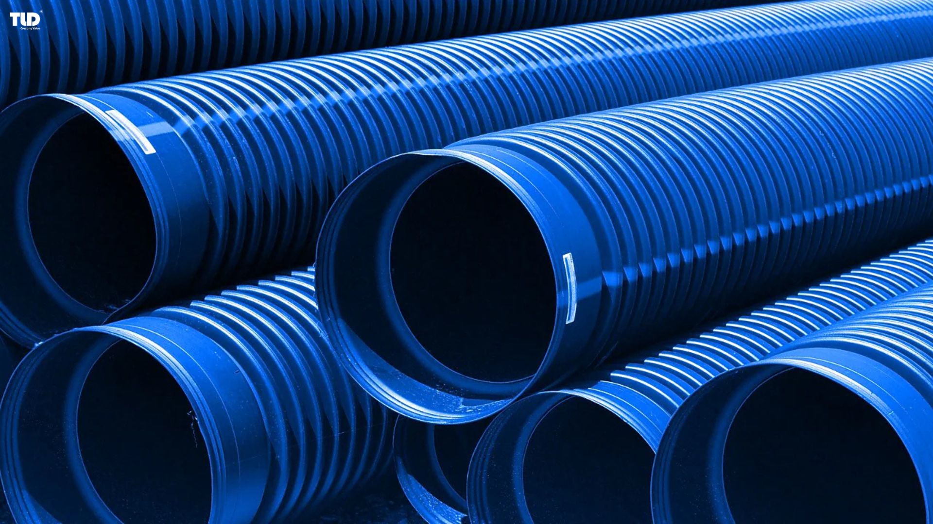 High-quality plastic pipes with uniform wall thickness and smooth surfaces demonstrate the importance of proper material selection and controlled extrusion