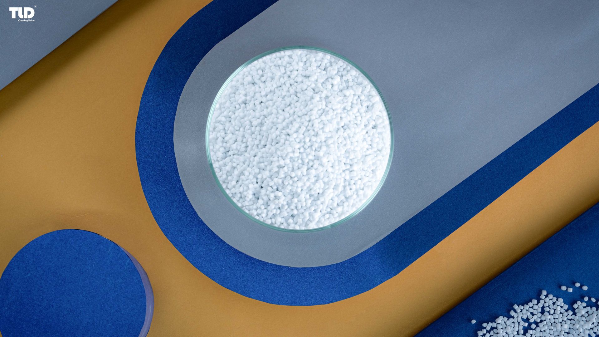 PET resin as the primary material for stable and efficient PET blow molding production