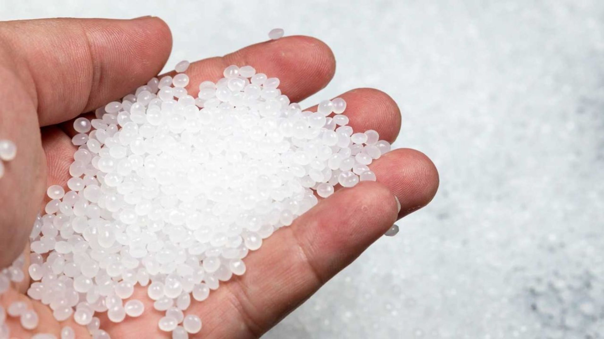 HDPE resin with high crystallinity and linear molecular structure